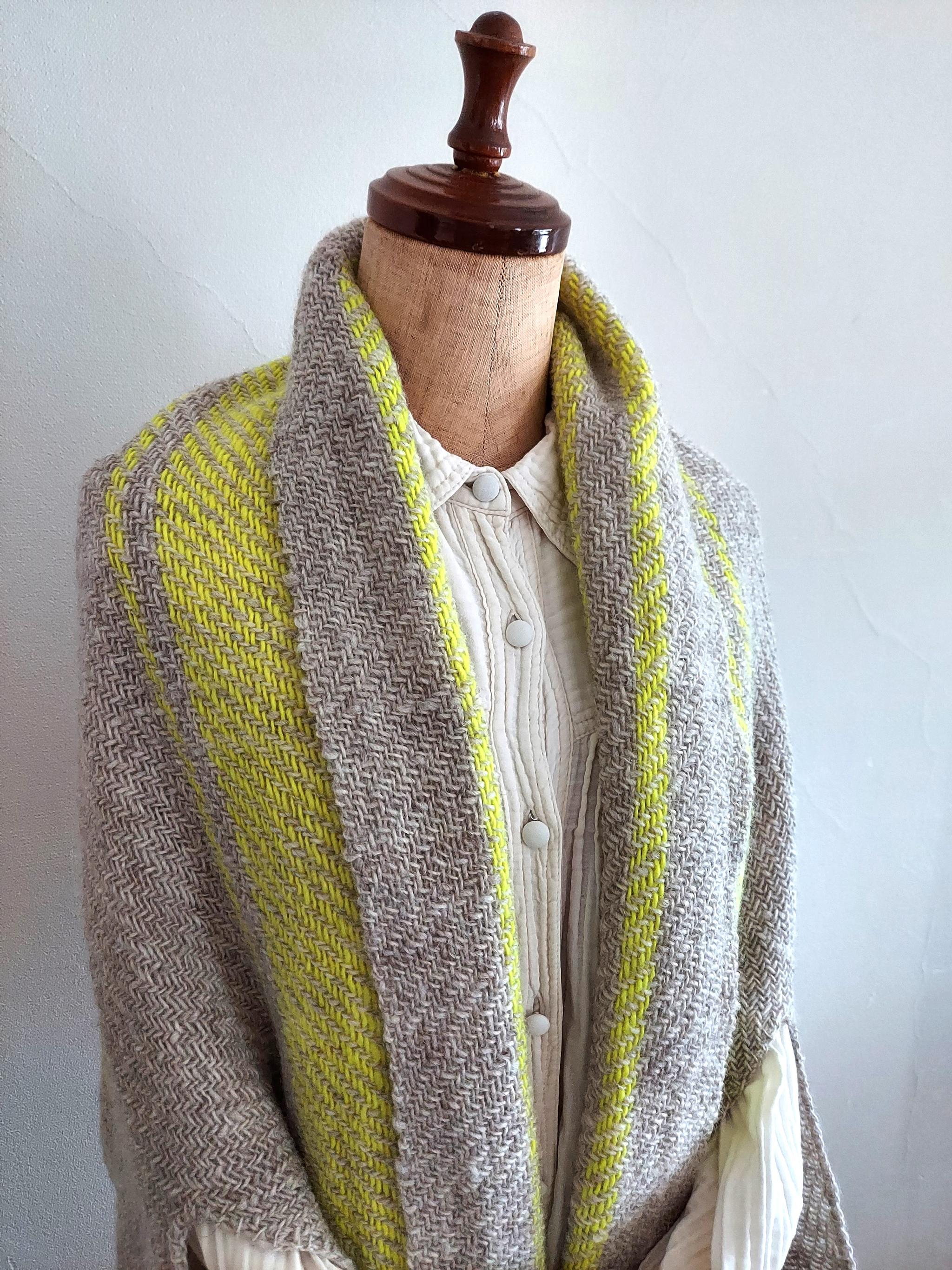 ホームスパン 着るショール　ネオンイエローライン