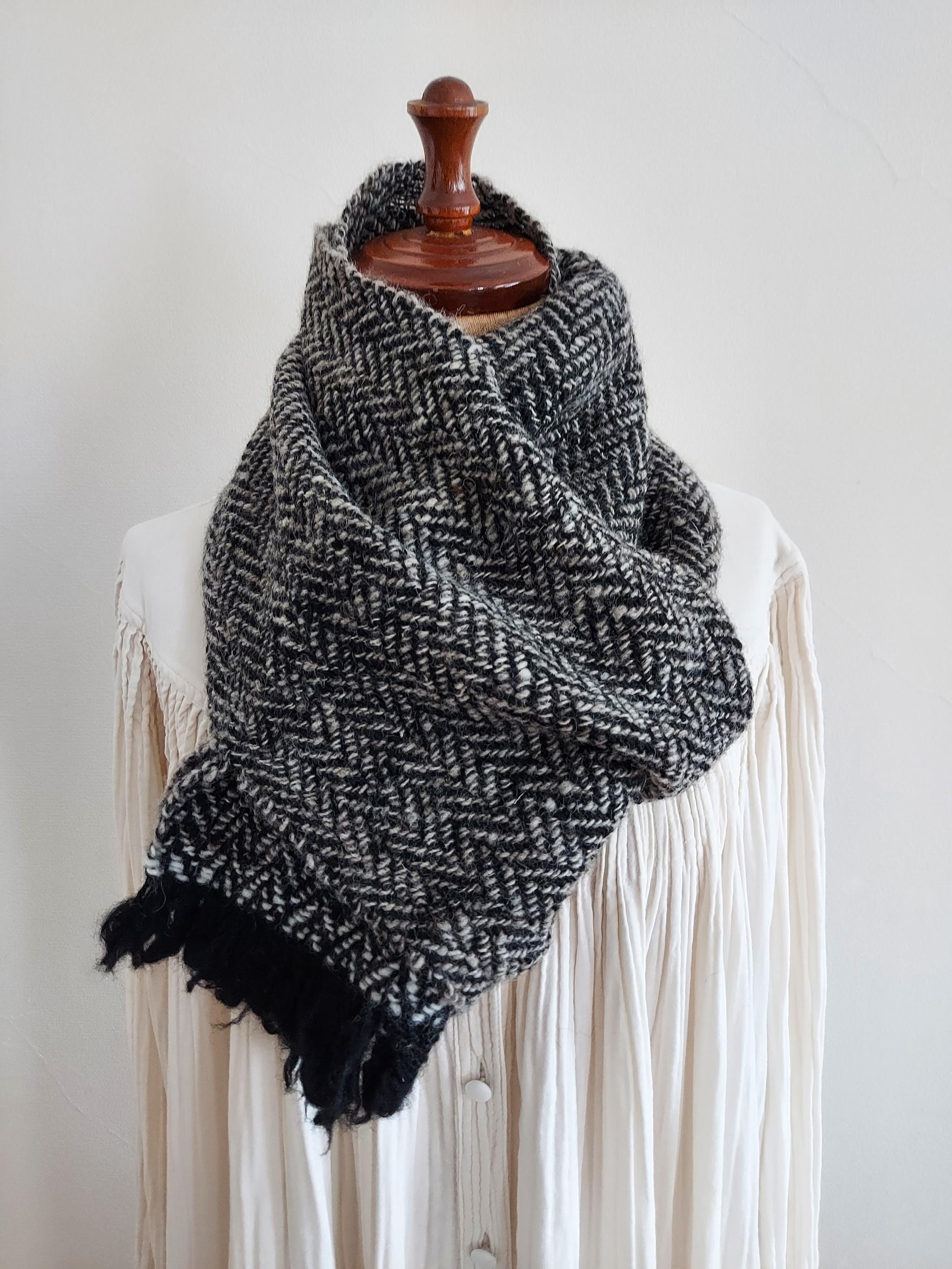 ホームスパン Herring boneマフラー　黒×ライトグレー