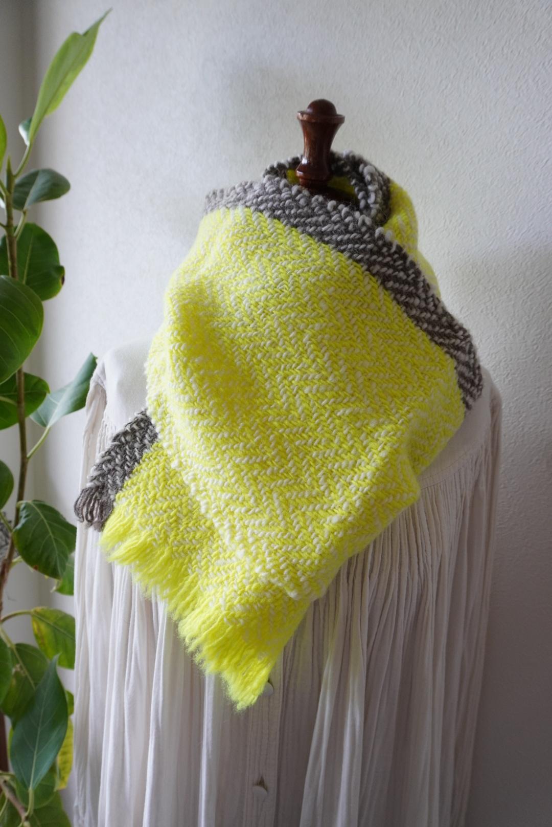 ホームスパン Herring boneマフラー　ネオンイエロー×白