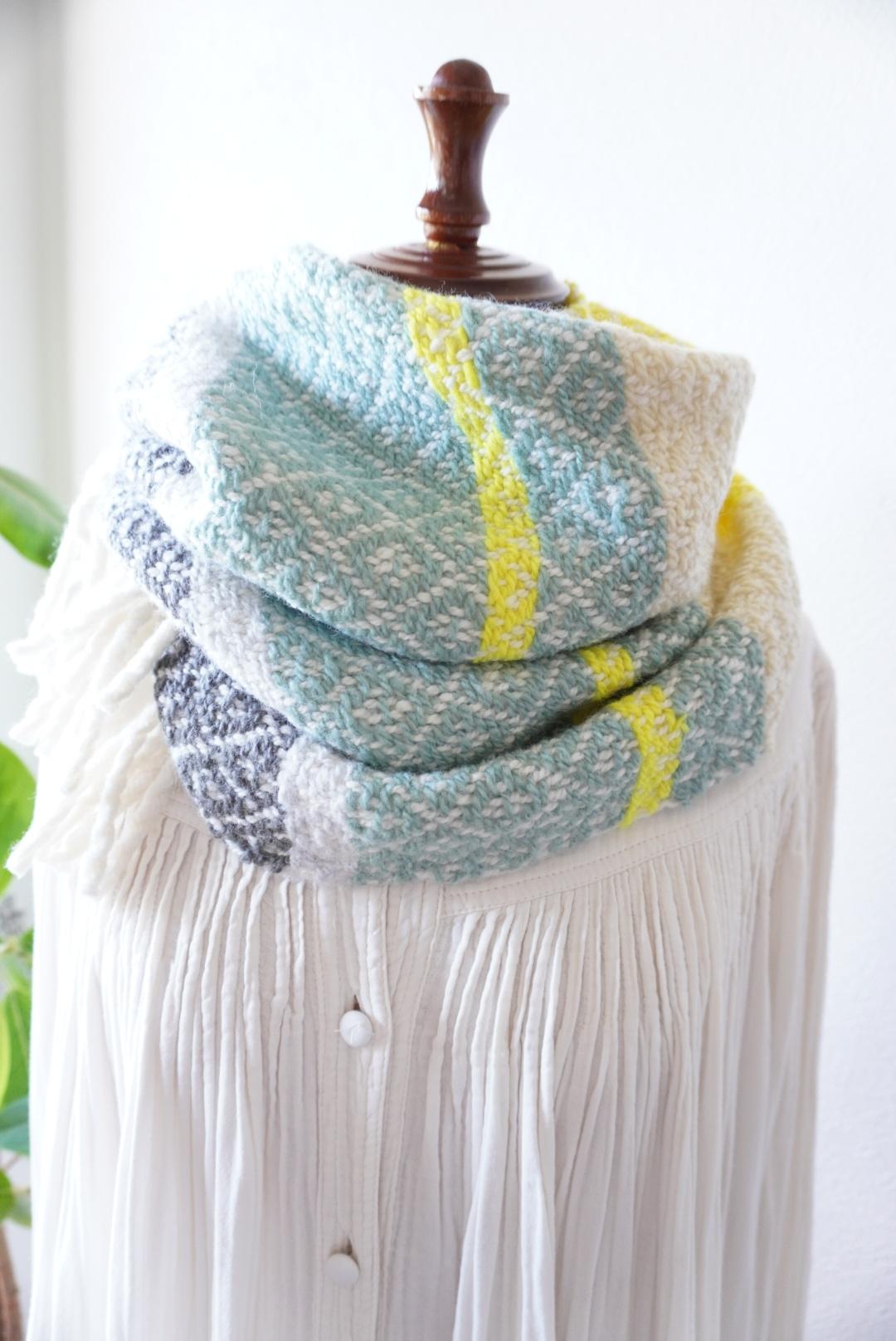 雪の結晶柄のスヌード　ダイキュリーアイス×ネオンイエロー