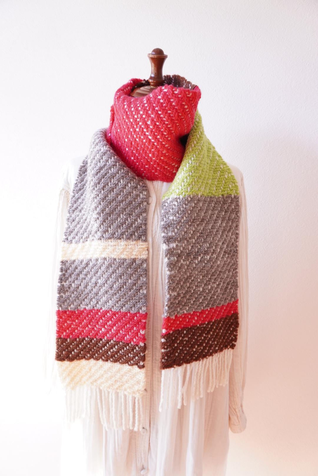 ホームスパン もこもこ綾織りマフラー　しましま朱色